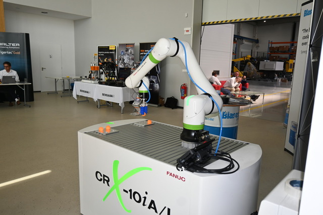 3 a Roboti nahradia monotónnu pracu pri manipuláciami so súčastkamijpg