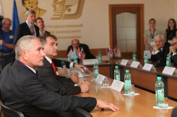 Slovensk_delegti_doc._Liptk_a_prof._Peterka