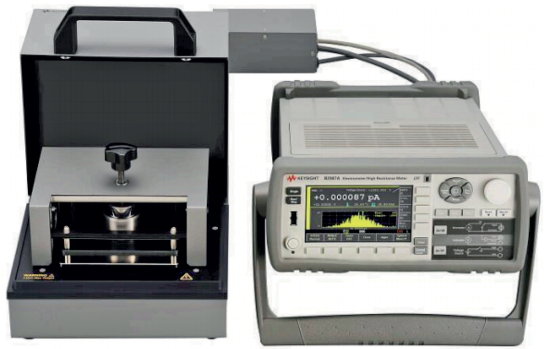 Obr. 1: Přístroj Keysight B2980A s rezistivitní celou N1424A obr1