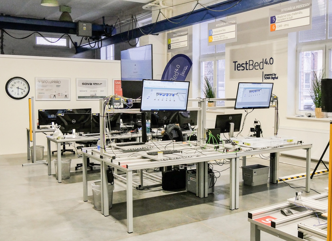 V špičkovom TestBede 4.0 spoločnosti SOVA Digital robotických pracoviskách Národného centra robotiky laboratóriách a pracoviskách Matador Industries