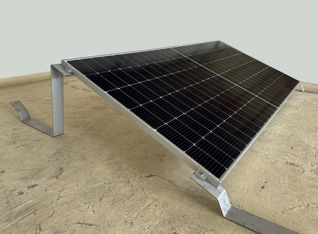 Fotovoltický panel značky JA Solar uchytený na oceľové konštrukcie KOKA vlastnej výroby
