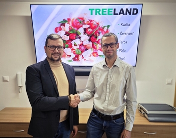 Vpravo Vladimír Hrošovský, konateľ spoločnosti TREELAND: Optimalizácia účtovných procesov, znižovanie prevádzkových nákladov a inovácia poskytovaných produktov a služieb Spoločnosť CONEXTRA sa podieľala na spolupráci s firmami naprieč rôznymi sektormi Treeland