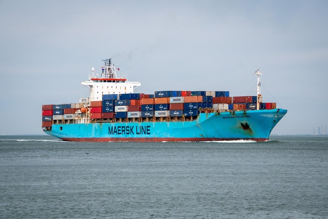 container ship 7235195 1920