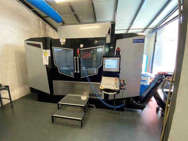 CNC stroj