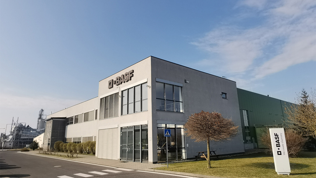Mit der kürzlichen Erweiterung um den Polyurethan-Produktionsstandort in Malacky, Slowakei, kann die Division ihren Kunden nun zertifizierte Massenbilanzlösungen aus ihren zehn Werken anbieten.With the recent addition of its polyurethane production site in Malacky, Slovakia, the division can now offer its customers certified mass balance solutions from its ten plants.