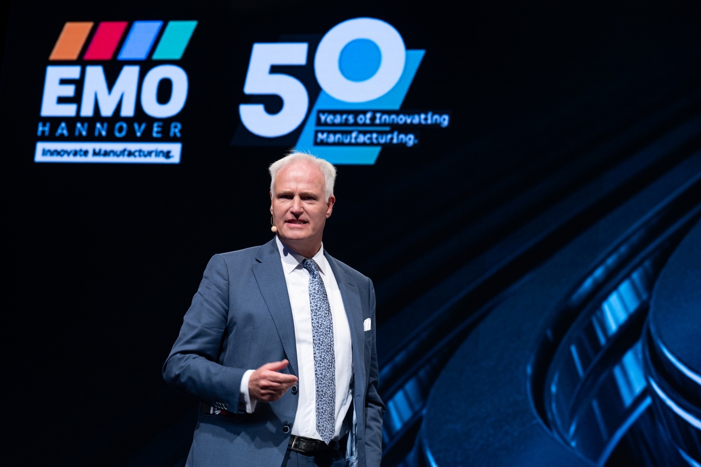 bild welcker eröffnungspk EMO 2025