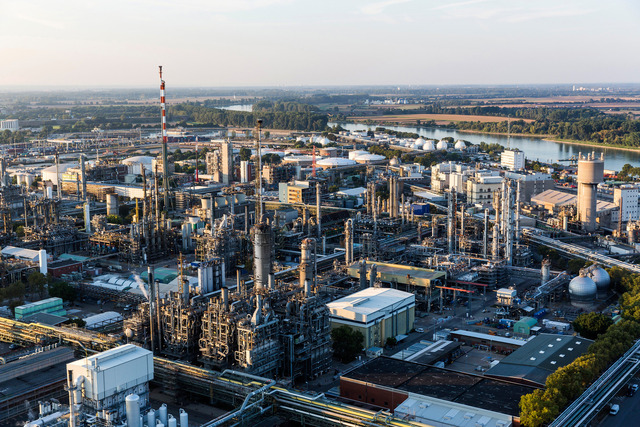 P011 Ludwigshafen weltgroesster integrierter Chemiestandort BASF 1 1