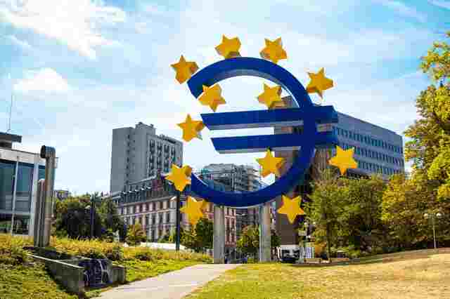 euroskulptur frankfurt downtown germany 1