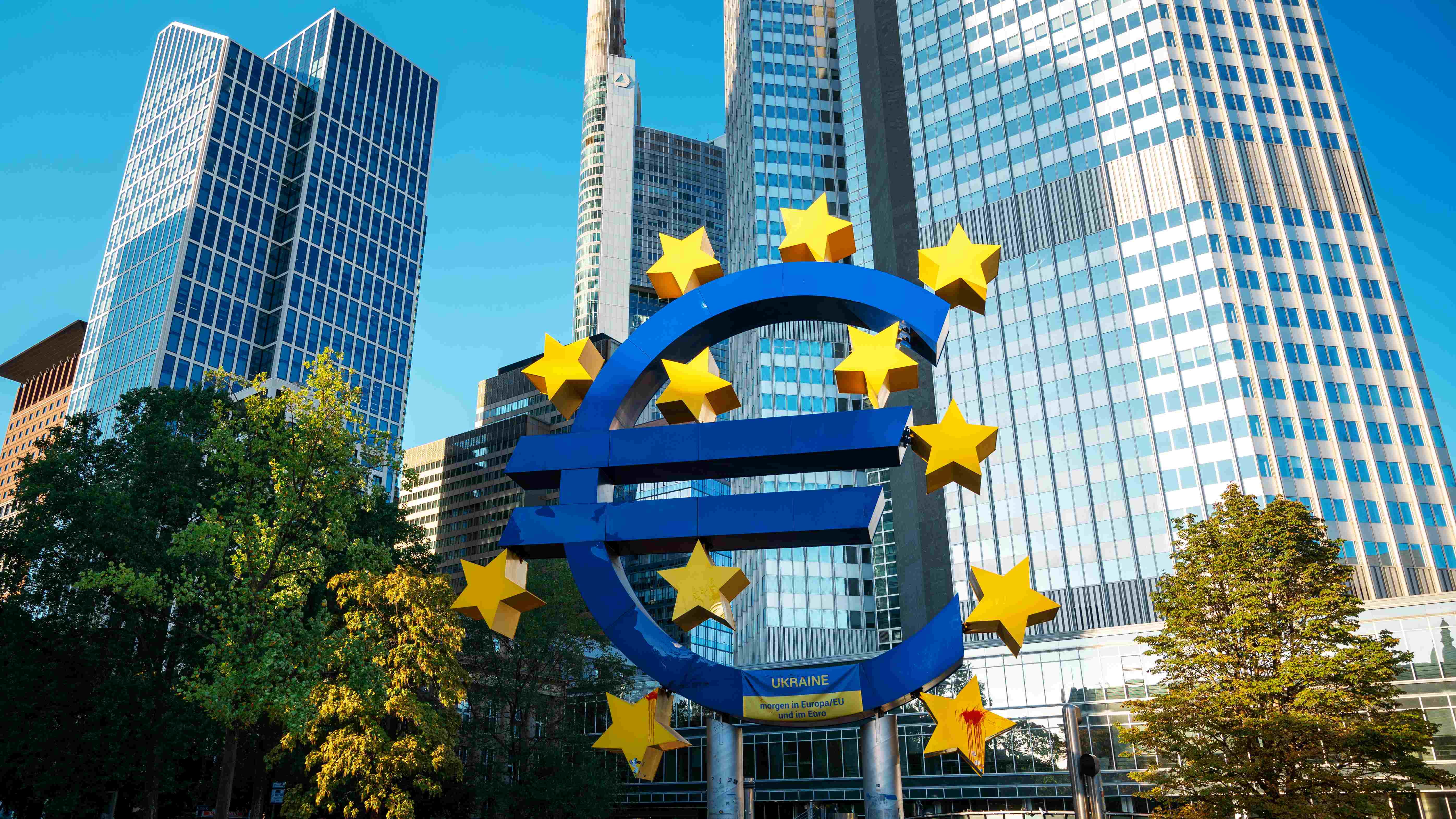 euroskulptur frankfurt downtown germany