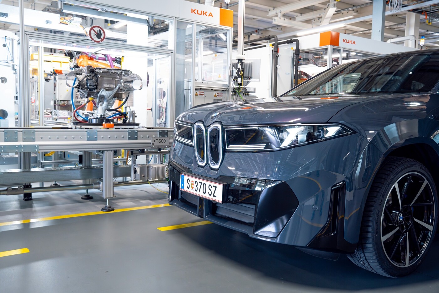 P90631022 lowRes the new bmw ix3 with