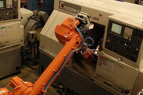 cnc vs robot